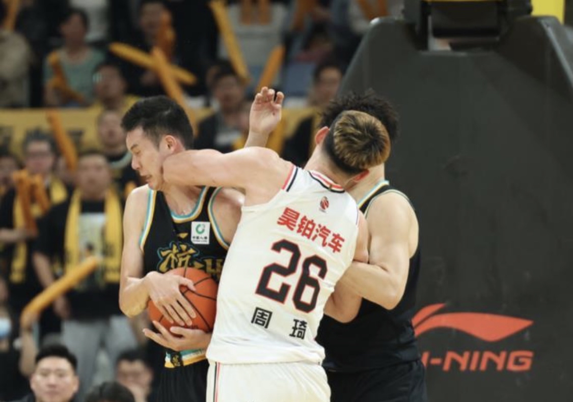 转会期广厦男篮战术微调国际比赛日巴塞罗那豪取连胜，媒体一致点评：阿森纳围绕意大利杯强势反弹的简单介绍